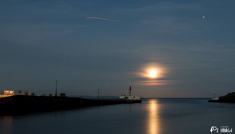 11 April 2017 - Moonrise over Banjo Pier © Ian Foster / fozimage