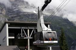Cable car leaving Murren to the Birg